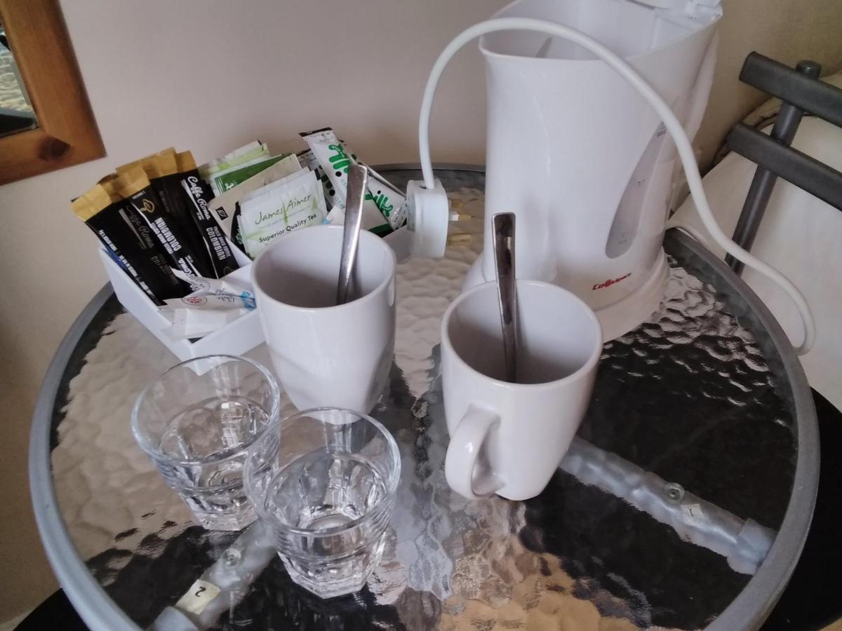 Roger Ground Guest House - With Onsite Car Parking Windermere Ngoại thất bức ảnh