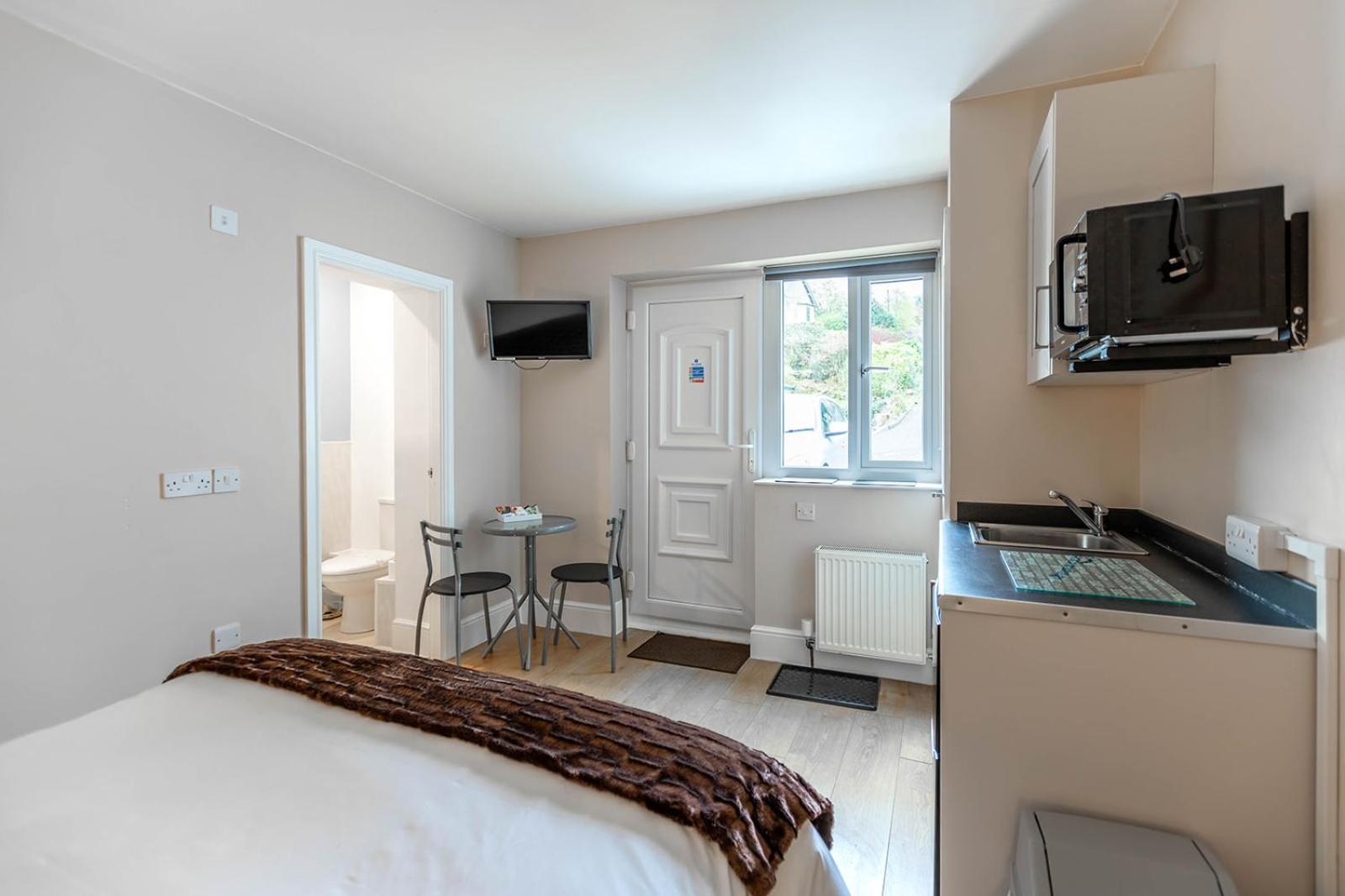 Roger Ground Guest House - With Onsite Car Parking Windermere Ngoại thất bức ảnh