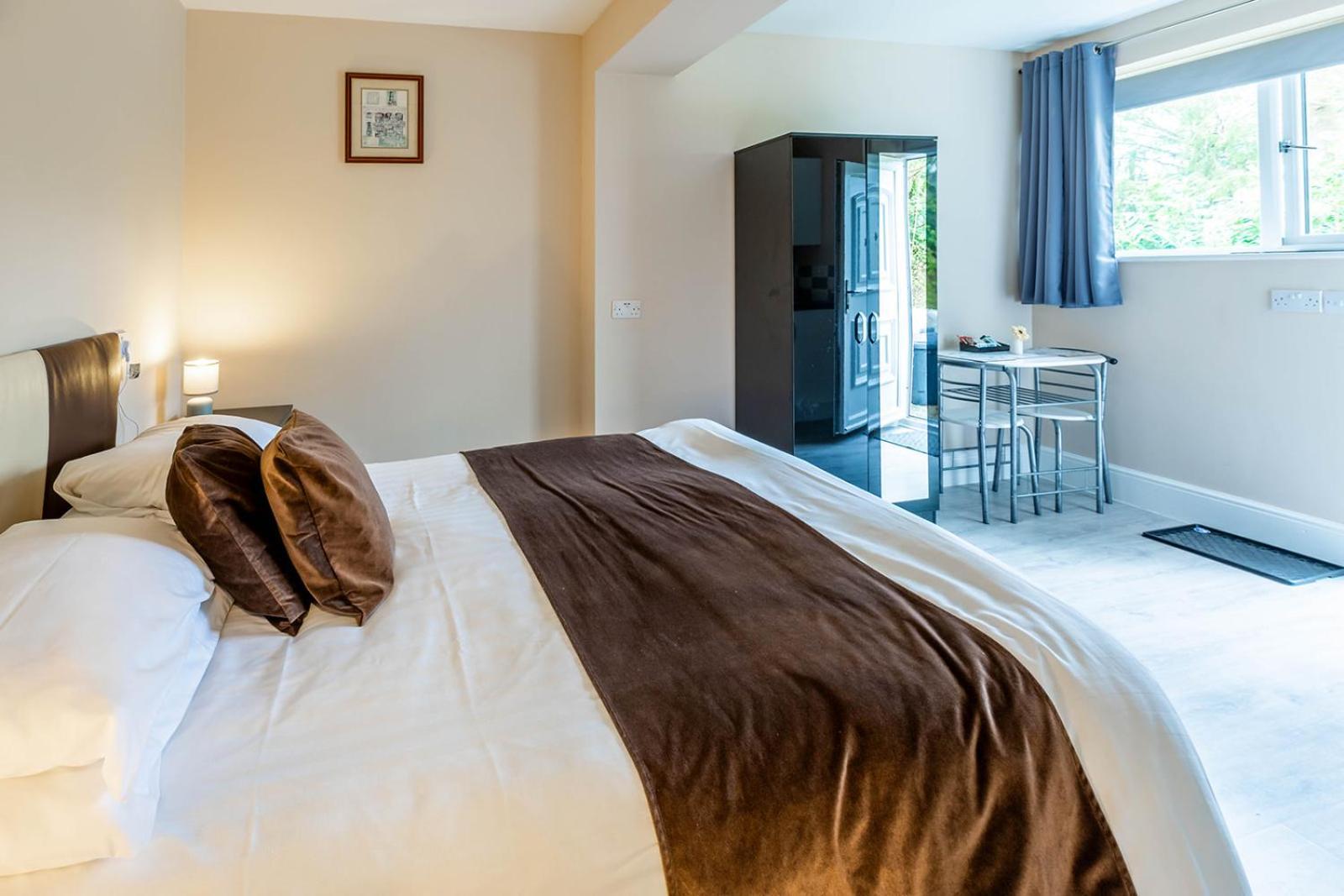 Roger Ground Guest House - With Onsite Car Parking Windermere Ngoại thất bức ảnh
