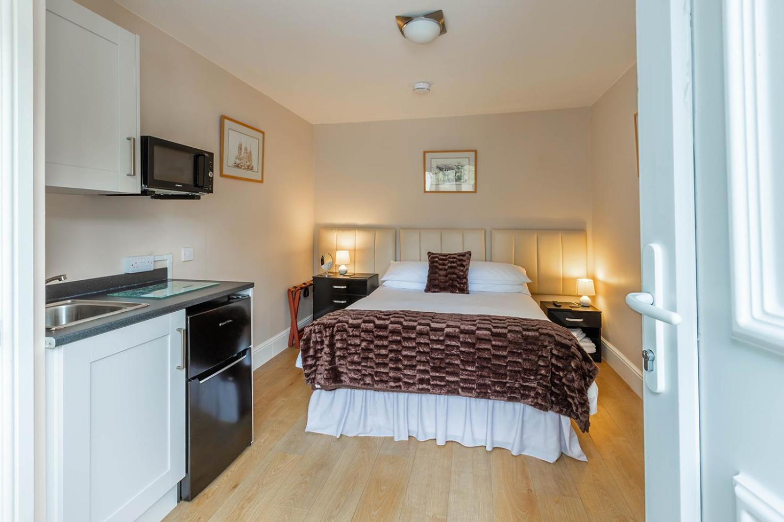 Roger Ground Guest House - With Onsite Car Parking Windermere Ngoại thất bức ảnh