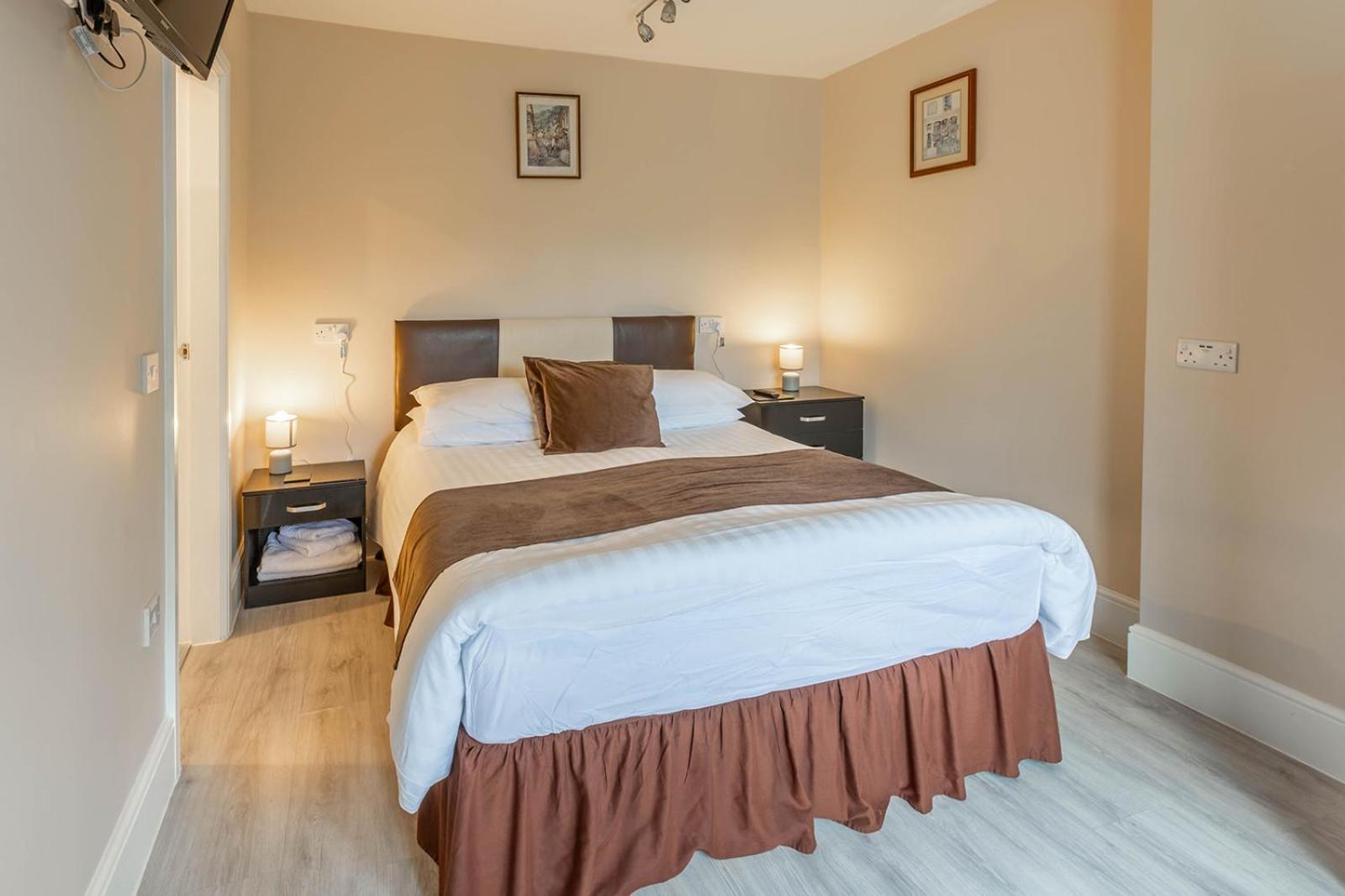 Roger Ground Guest House - With Onsite Car Parking Windermere Ngoại thất bức ảnh