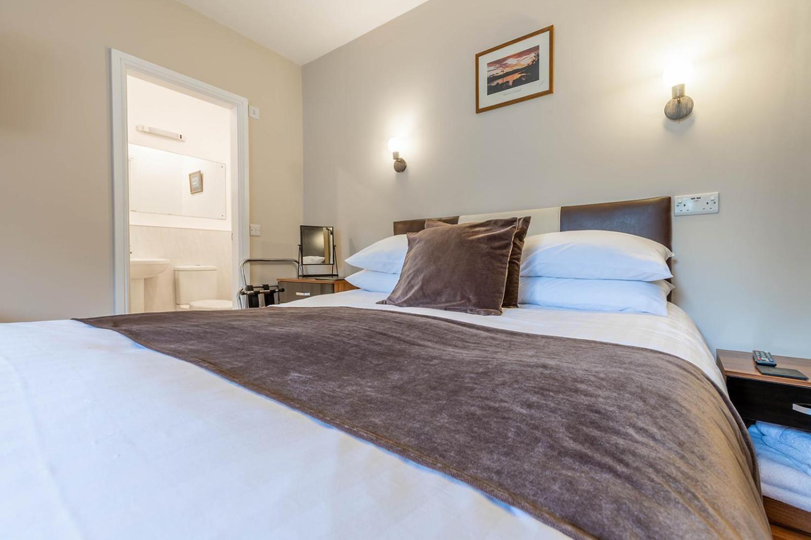 Roger Ground Guest House - With Onsite Car Parking Windermere Ngoại thất bức ảnh