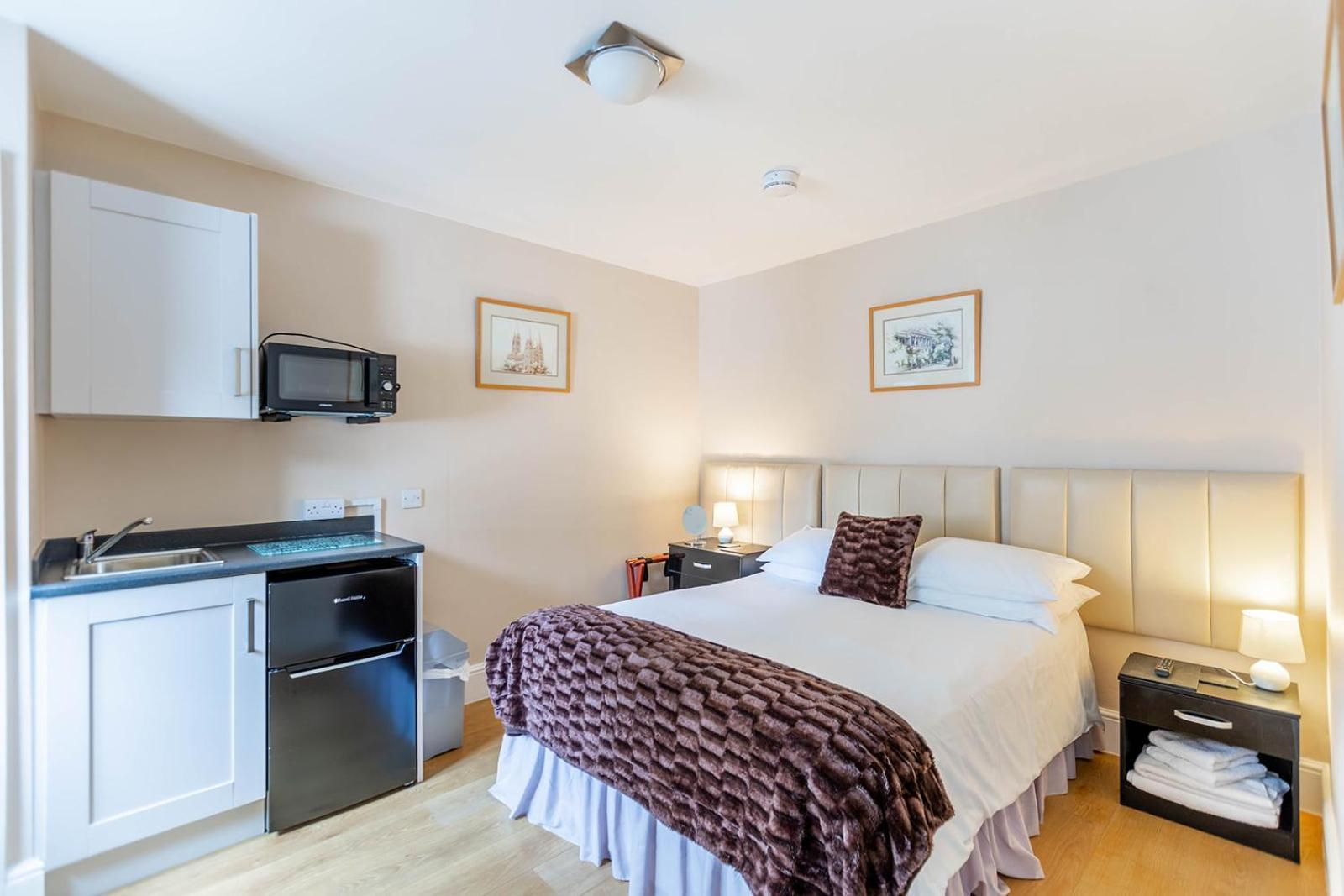 Roger Ground Guest House - With Onsite Car Parking Windermere Ngoại thất bức ảnh