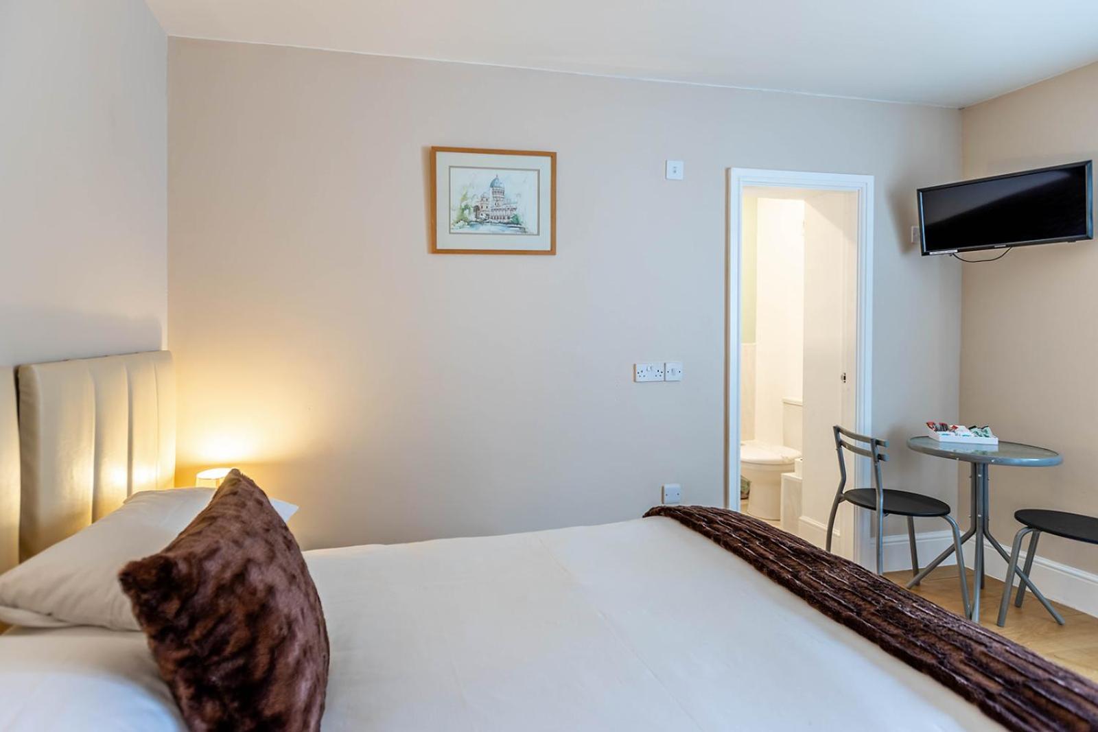 Roger Ground Guest House - With Onsite Car Parking Windermere Ngoại thất bức ảnh
