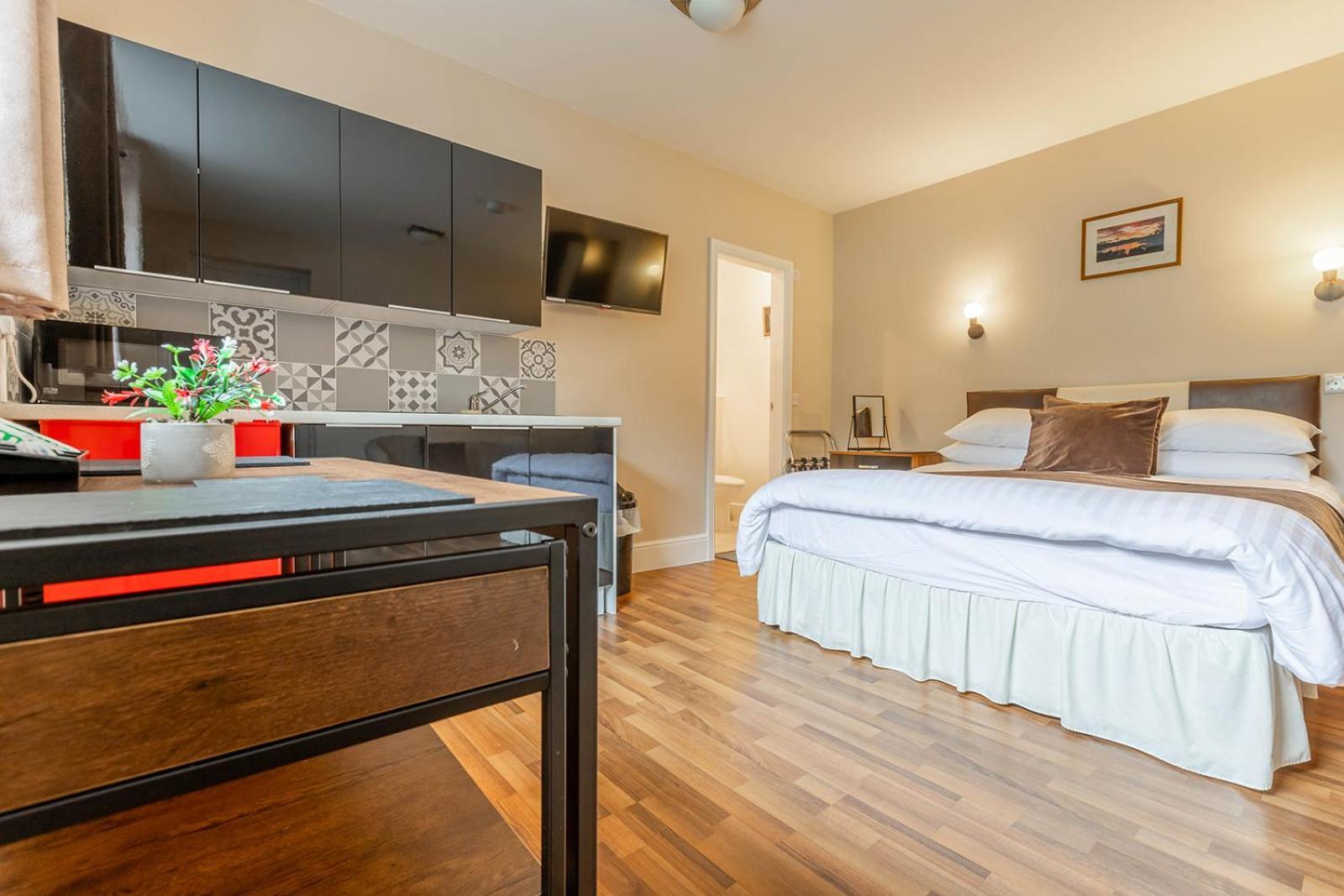 Roger Ground Guest House - With Onsite Car Parking Windermere Ngoại thất bức ảnh