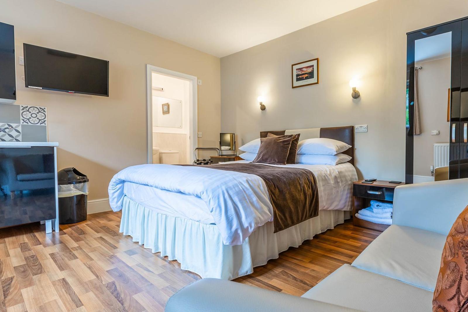 Roger Ground Guest House - With Onsite Car Parking Windermere Ngoại thất bức ảnh