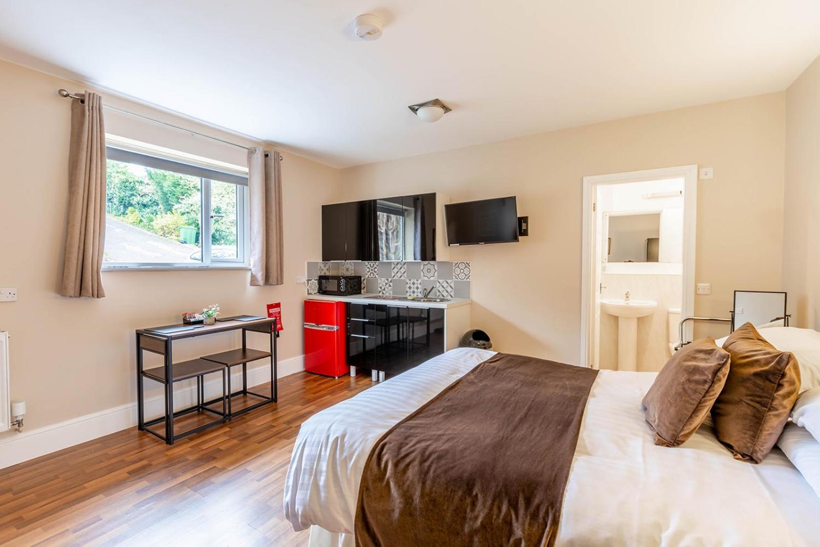 Roger Ground Guest House - With Onsite Car Parking Windermere Ngoại thất bức ảnh