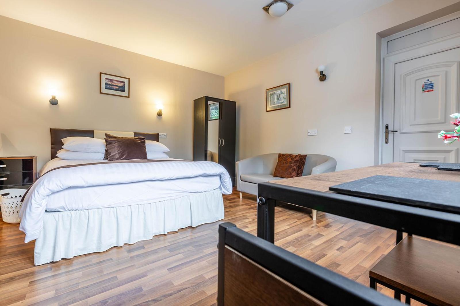 Roger Ground Guest House - With Onsite Car Parking Windermere Ngoại thất bức ảnh