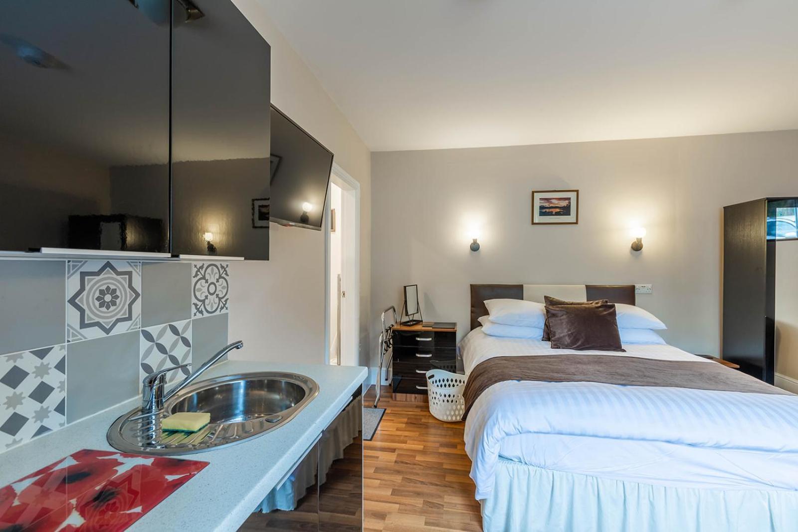 Roger Ground Guest House - With Onsite Car Parking Windermere Ngoại thất bức ảnh