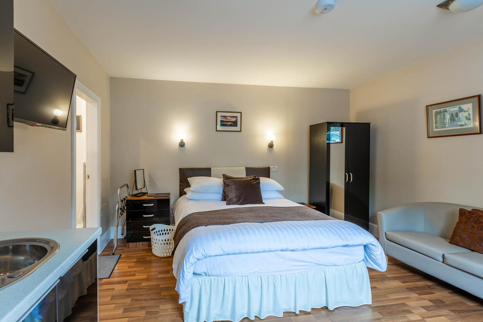 Roger Ground Guest House - With Onsite Car Parking Windermere Ngoại thất bức ảnh
