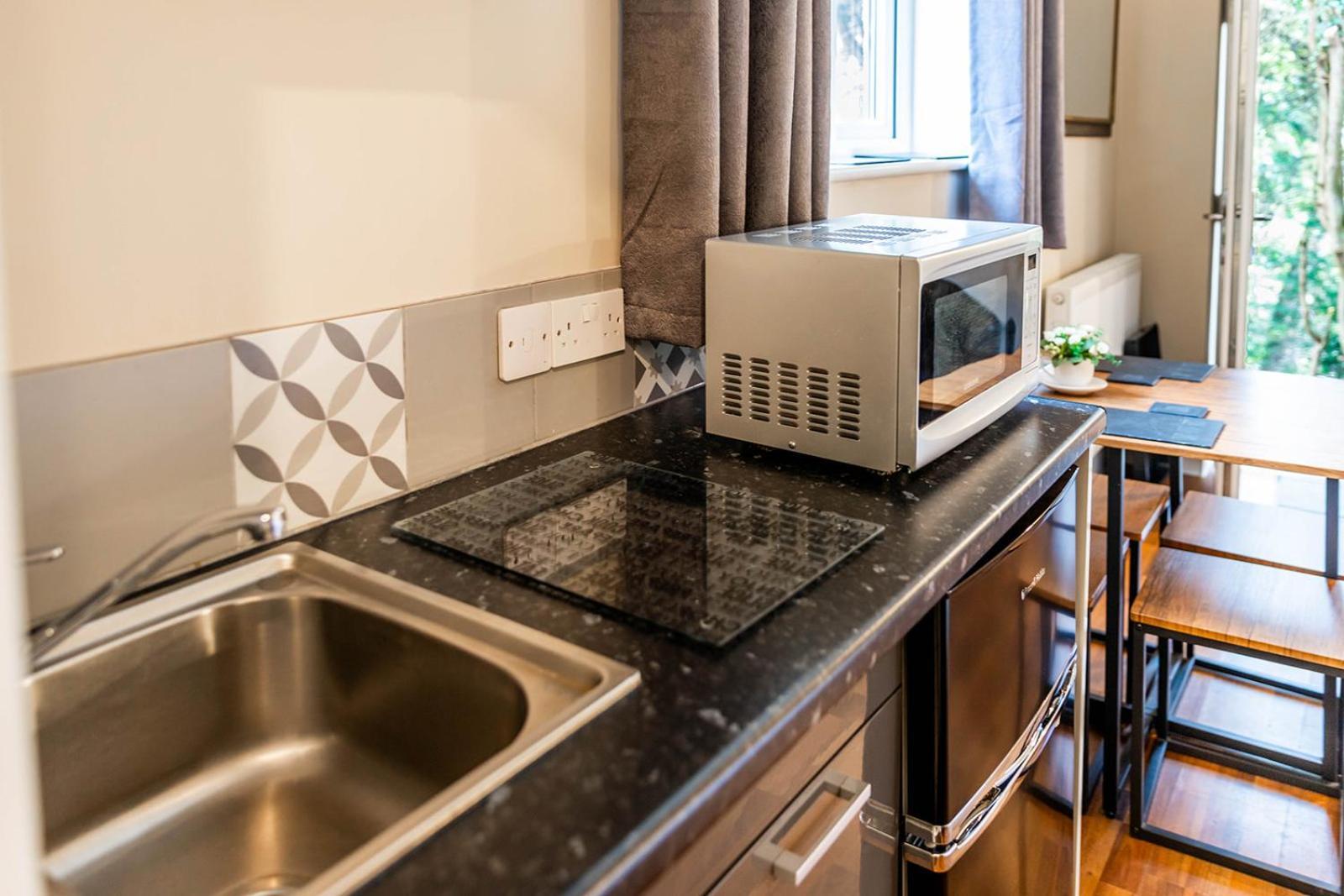 Roger Ground Guest House - With Onsite Car Parking Windermere Ngoại thất bức ảnh