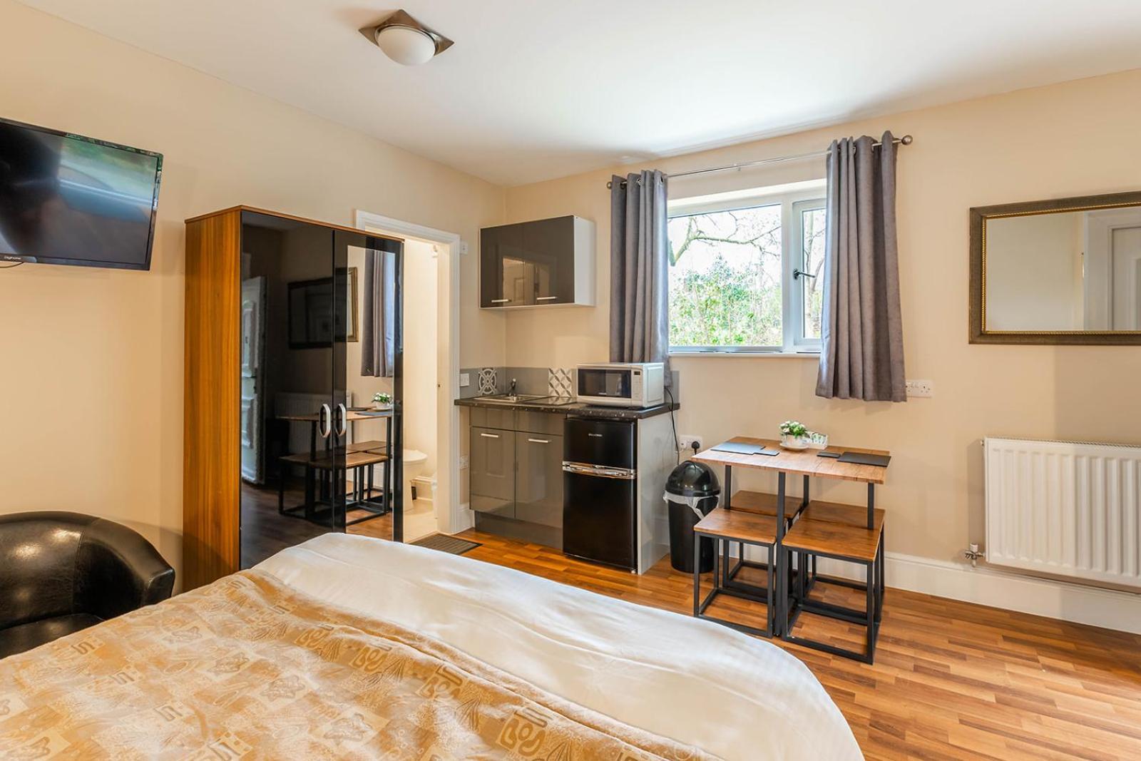 Roger Ground Guest House - With Onsite Car Parking Windermere Ngoại thất bức ảnh