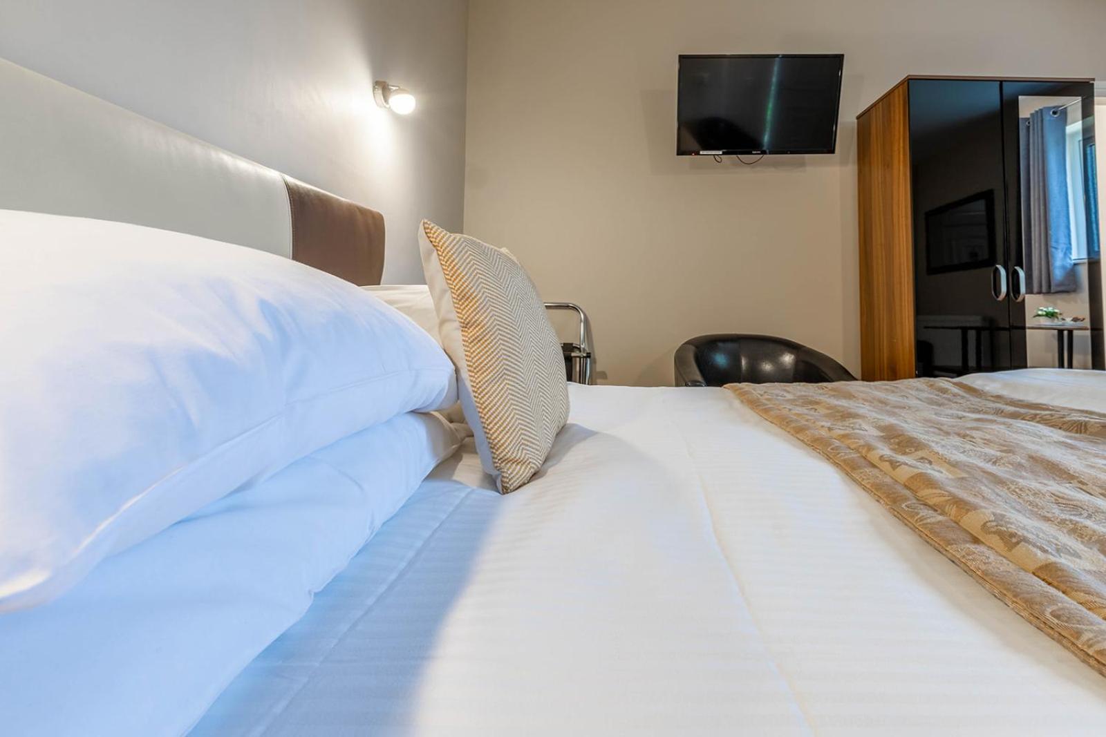 Roger Ground Guest House - With Onsite Car Parking Windermere Ngoại thất bức ảnh